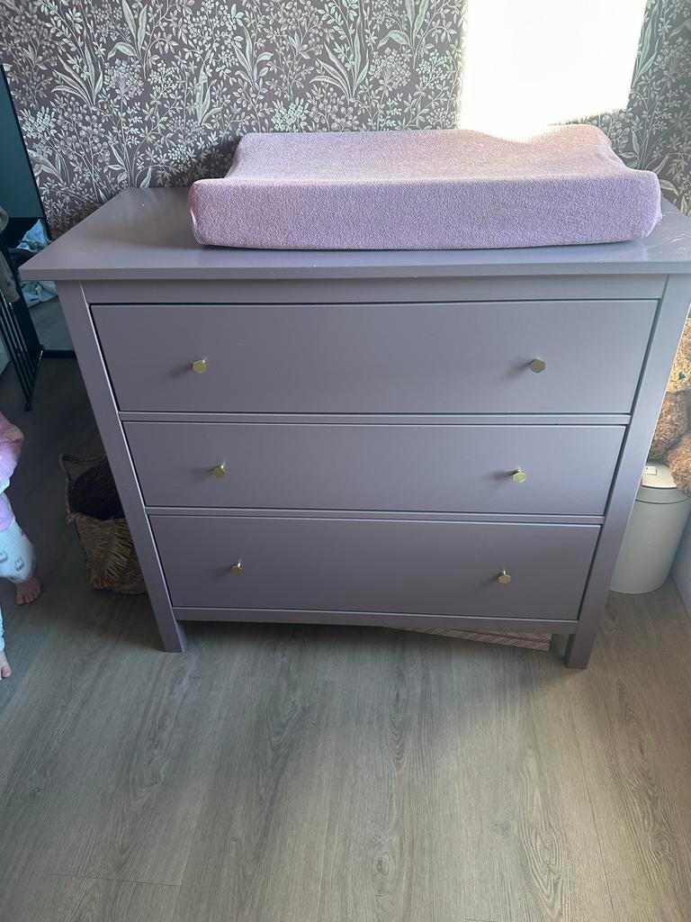 IKEA Hemnes Commode Kast Paars met Gouden Knoppen, Kinderen en Baby's, Kinderkamer | Commodes en Kasten, Ophalen, 50 tot 70 cm
