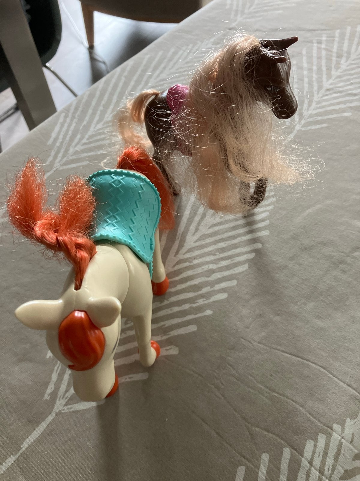 2 paarden speelgoed met zadel, Ophalen of Verzenden, Gebruikt, Jongen of Meisje