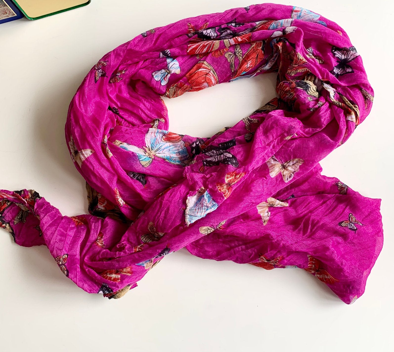 Mooie sjaal ‘vlinders’, Kleding | Dames, Mutsen, Sjaals en Handschoenen, Ophalen of Verzenden, Zo goed als nieuw, Maat 46/48 (XL) of groter