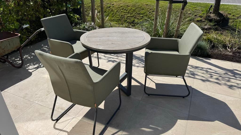 Stijlvolle Tuinset: Ronde Tafel met 3 Comfortabele Stoelen, Tuin en Terras, Tuinsets en Loungesets, Ophalen, Gebruikt, Eettafel