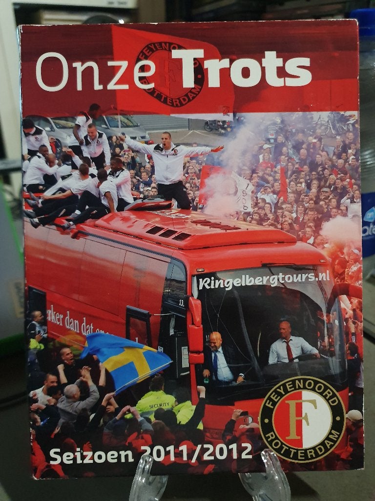 Feyenoord - Onze Trots , Seizoen 2011/2012 (DVD), Ophalen
