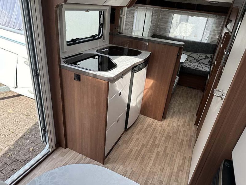 LMC Vivo 500 K met stapelbed en voortent ((zondag open)), Bedrijf, Treinzit, 5 tot 6 meter, LMC en Münsterland