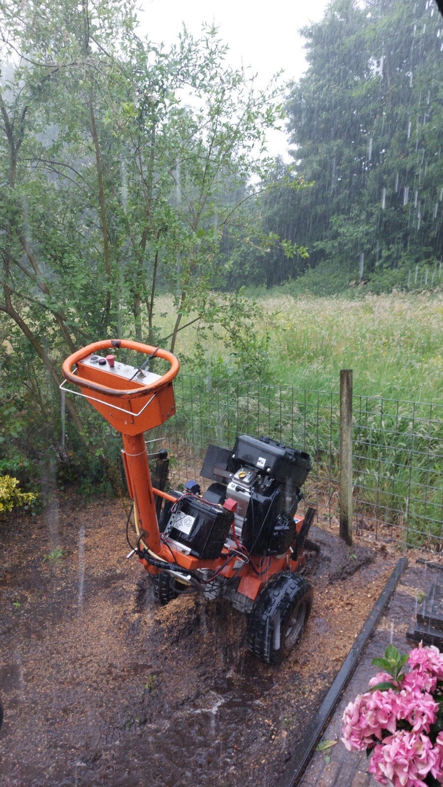 Stobbenfrees stobbe verwijderen frees niet dat doe ik wel!!!, Ophalen, Tuinaarde