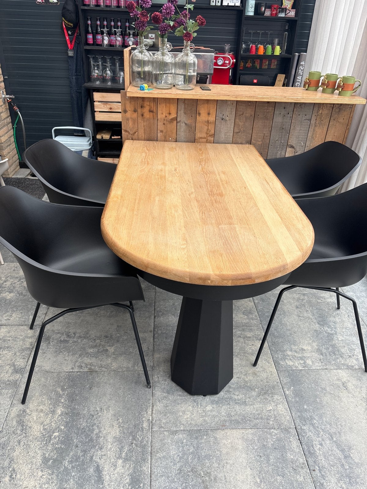 Eikenhouten eettafel met 4 zwarte stoelen, 100 tot 150 cm, Eikenhout, Zo goed als nieuw, Vier personen