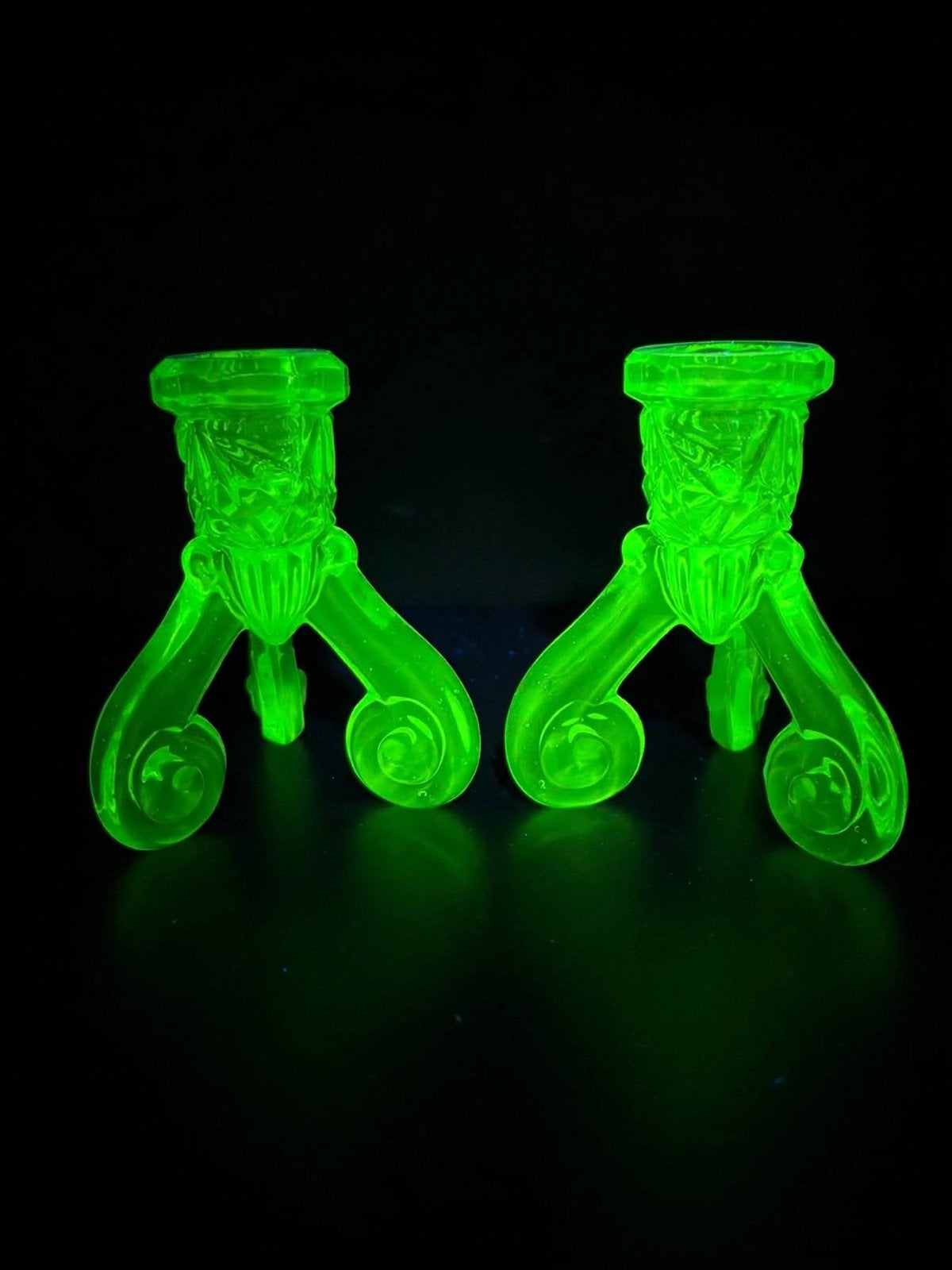 2 kandelaars Libochovice ( uranium glas ), Ophalen of Verzenden