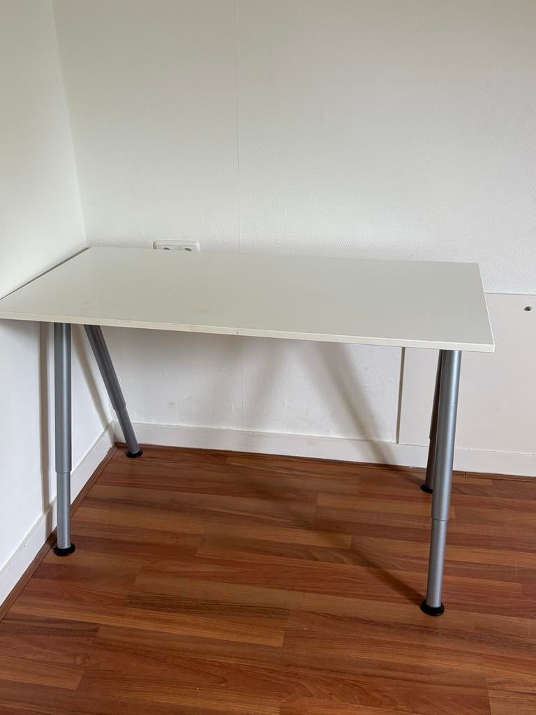 IKEA In Hoogte Verstelbaar Bureau - Wit/Grijs 120x60cm, Ophalen, Zit-sta bureau, Gebruikt, Spaanplaat of MDF