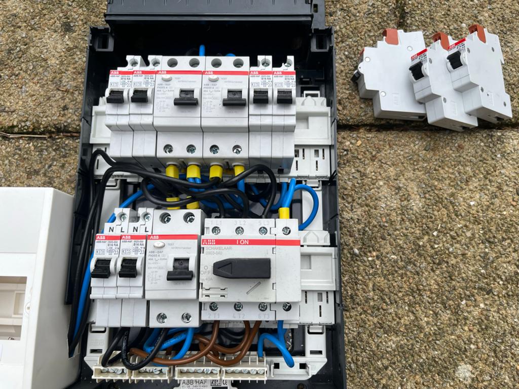 3 fase ABB Groepenkast, Doe-het-zelf en Verbouw, Elektra en Kabels, Ophalen of Verzenden, Zo goed als nieuw, Schakelaar