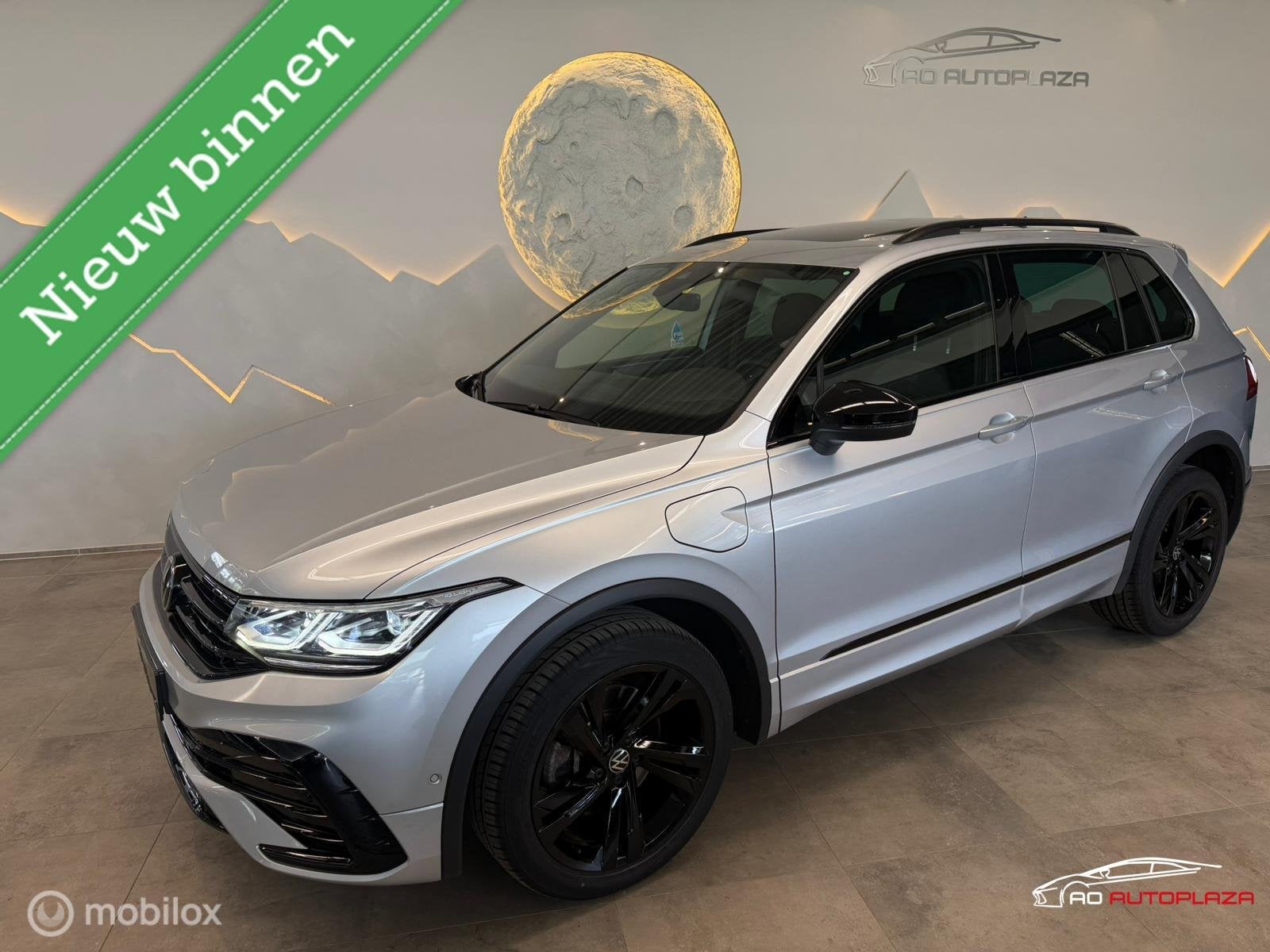 Volkswagen Tiguan 1.4 TSI eHybrid R-Line Panorama/Keyless/Bl, 1716 kg, Stof, Zwart, 4 cilinders