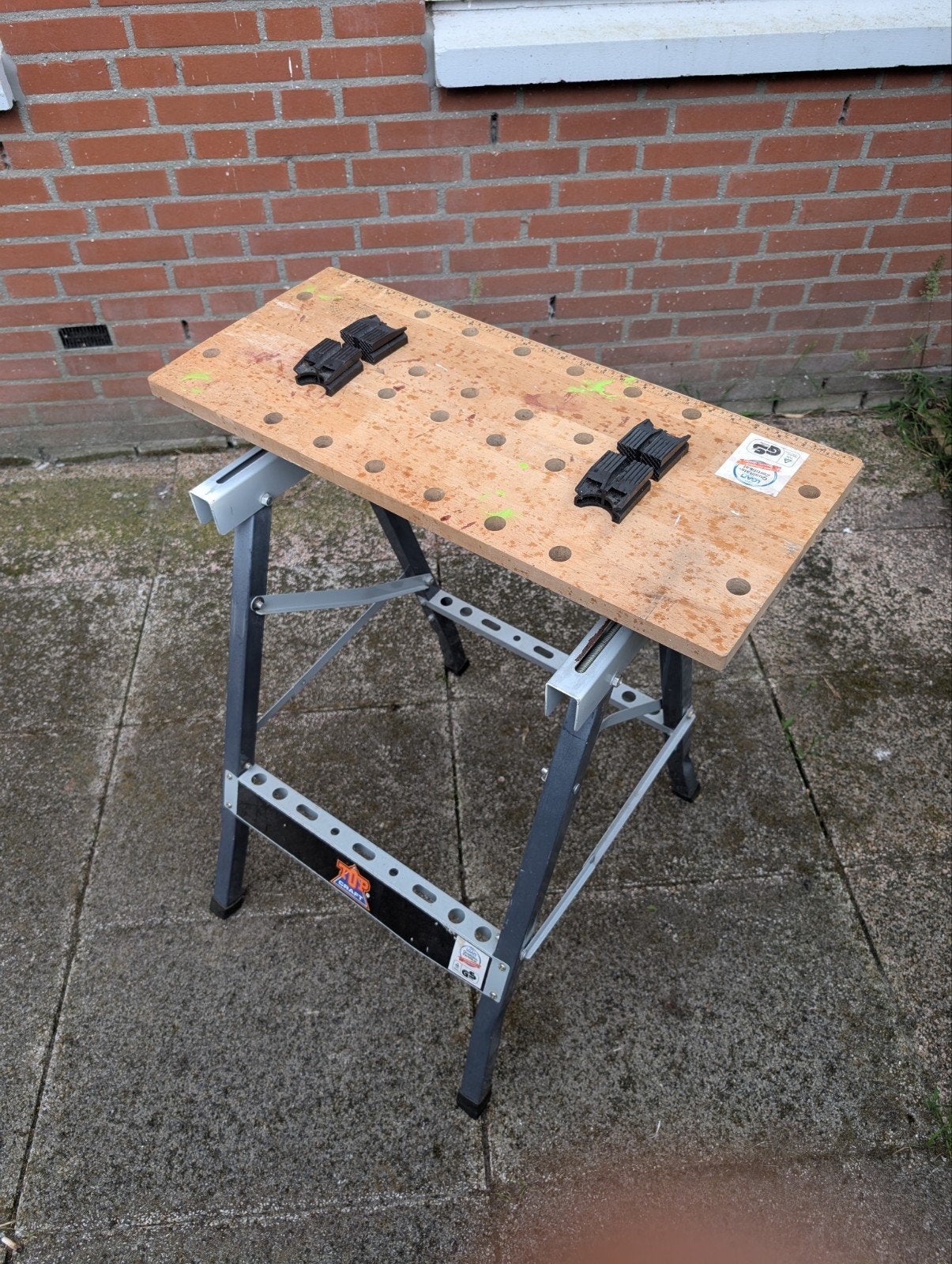 Inklapbare werkbank met bankschroef, Ophalen of Verzenden, Gebruikt, 70 tot 120 cm, Bankschroef