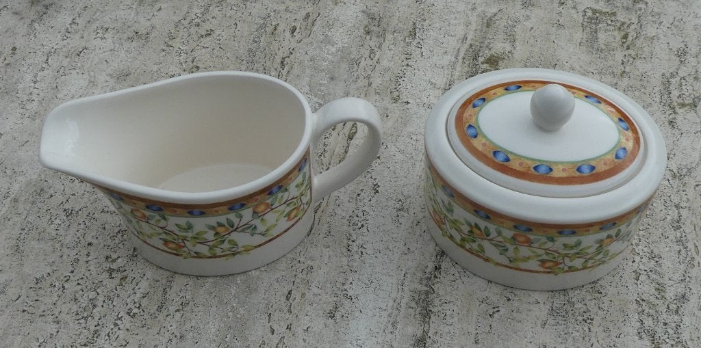 Johnson Brothers Lemon Tree Sauskan met Melkkan, Huis en Inrichting, Ophalen of Verzenden, Nieuw, Porselein, Overige typen