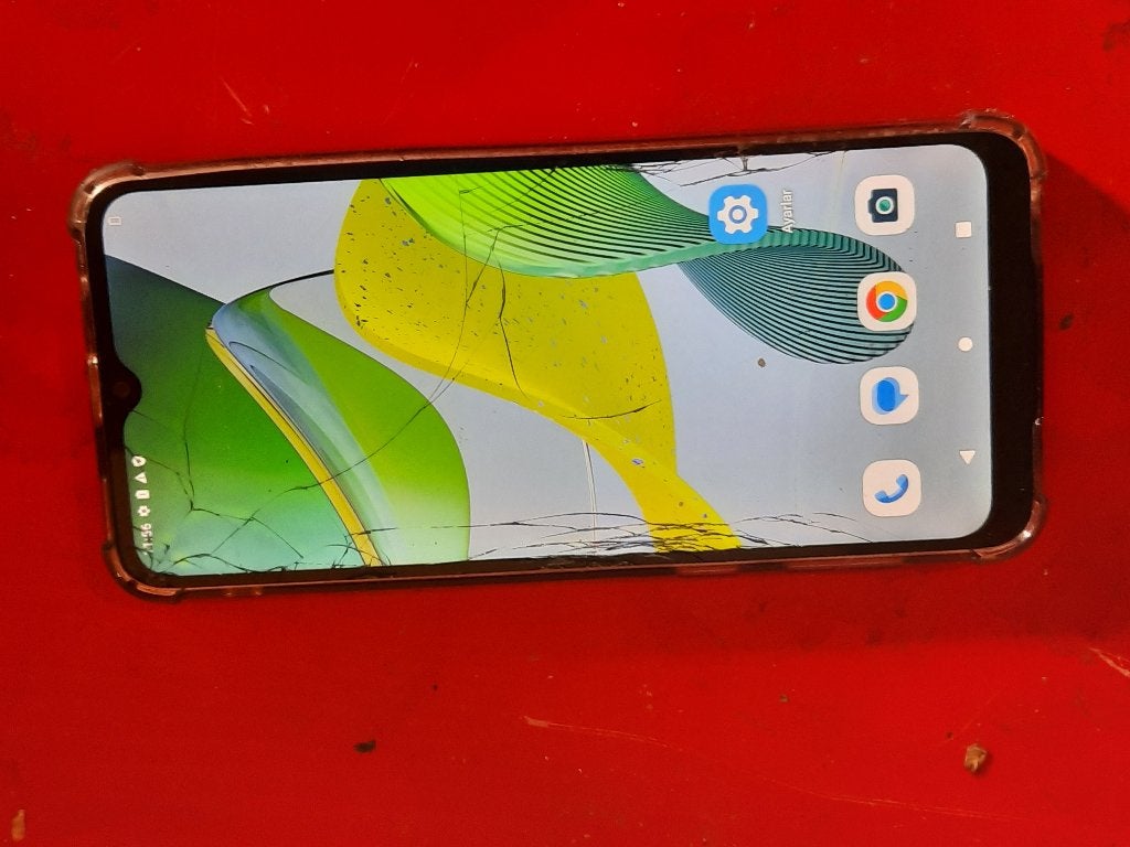 MotoroLa Moto E13 scherm barsten maar gewoon werken, Gebruikt, Zwart, Touchscreen, Ophalen of Verzenden