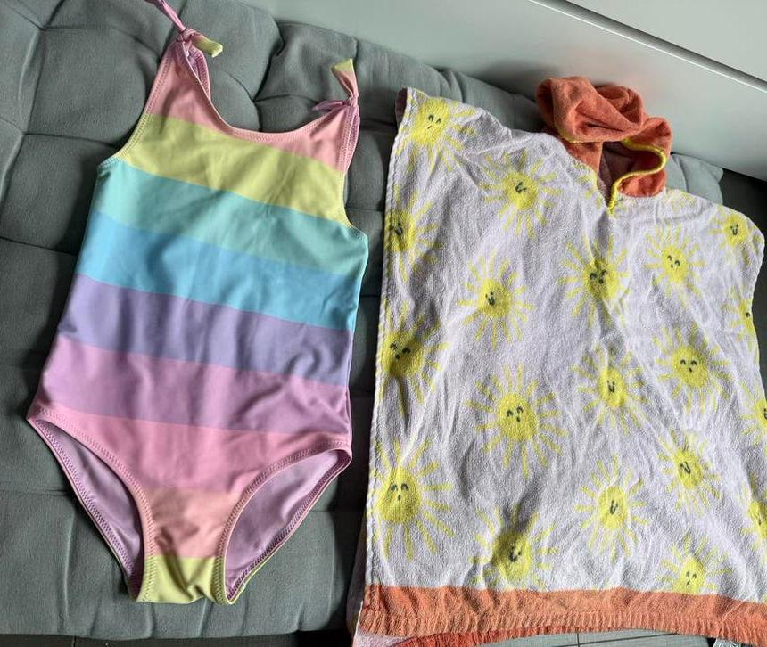 Next zwempak 104cm en Hema poncho handdoek, Kinderen en Baby's, Ophalen of Verzenden, Gebruikt, Meisje, Sport- of Zwemkleding