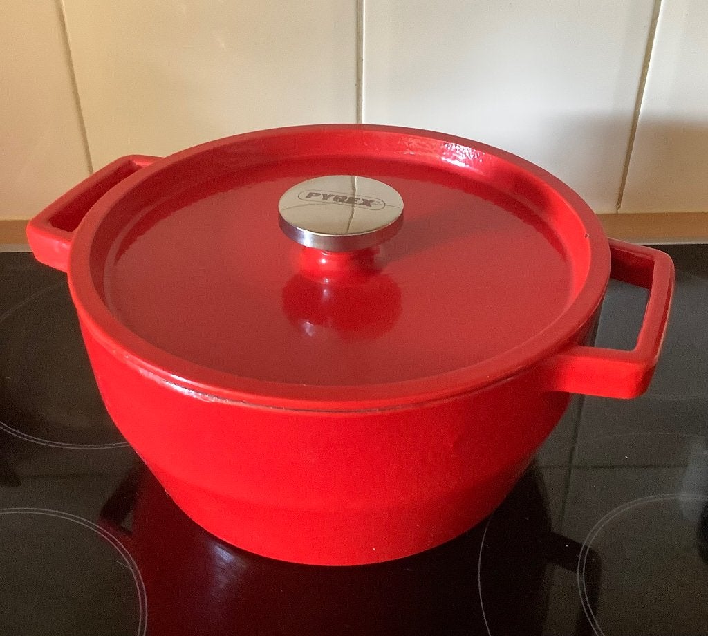 PYREX slowcooker braadpan sudderpan gietijzer emaille rood, Gietijzer, Ophalen of Verzenden, Zo goed als nieuw, Keramische plaat