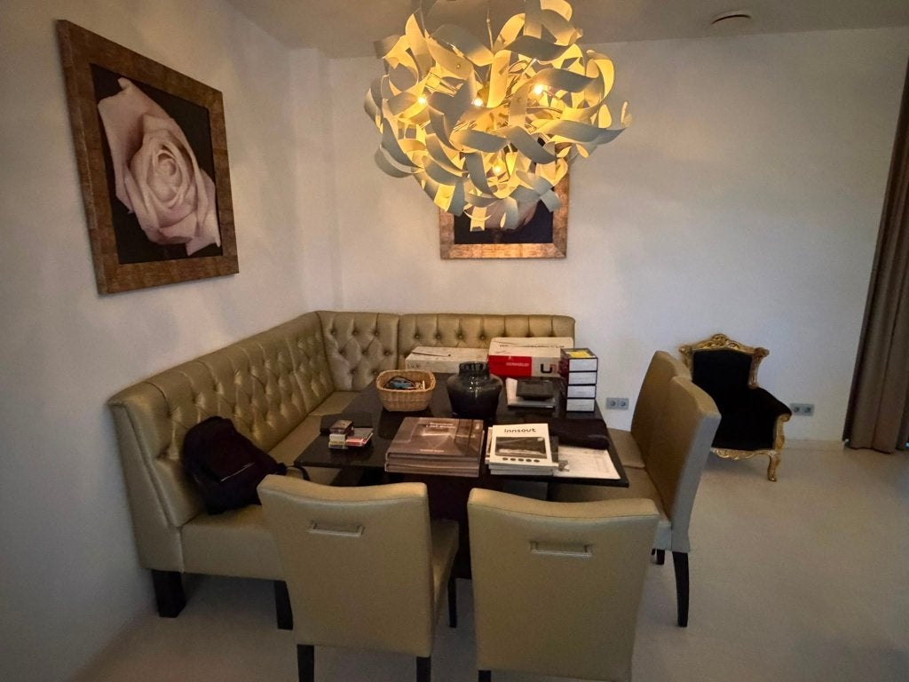 Complete eethoek, tafel, stoelen en banken, Ophalen, Overige materialen, Gebruikt, Vijf personen of meer