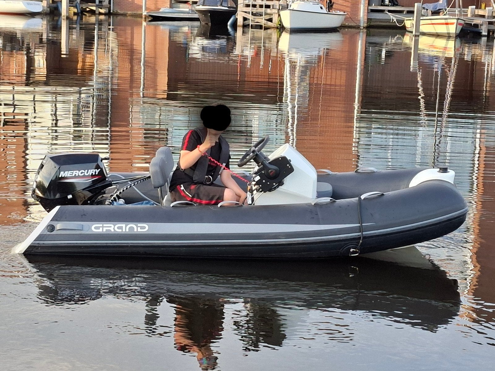 RIB rubberboot 330L + stuurconsole en Mercury 20 pk viertakt, Ophalen, Elektrisch, Motorslot, Grand