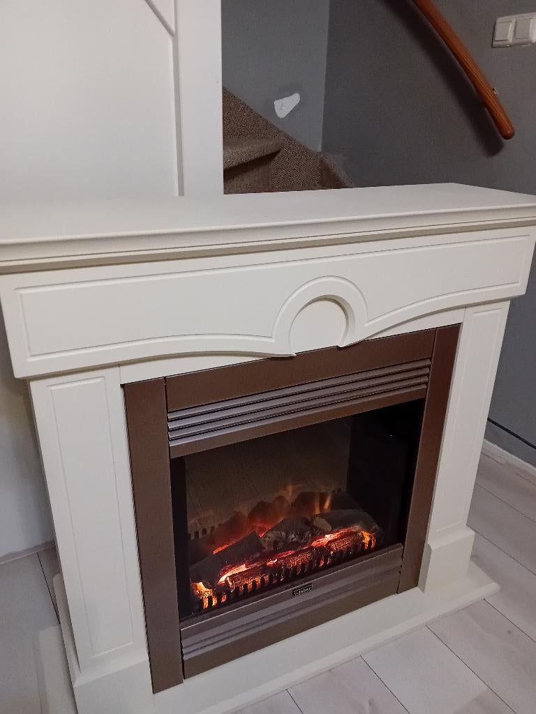Het is elektrische haard  hij geeft geen warmte. 105×100, Huis en Inrichting, Kachels, Ophalen, Zo goed als nieuw, Elektrisch