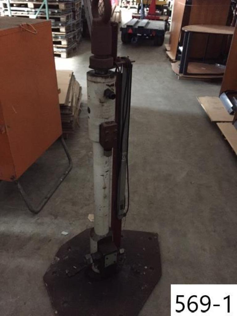 0569. Cilinder / hydraulisch / hydrauliek / met voet, Ophalen, Gebruikt