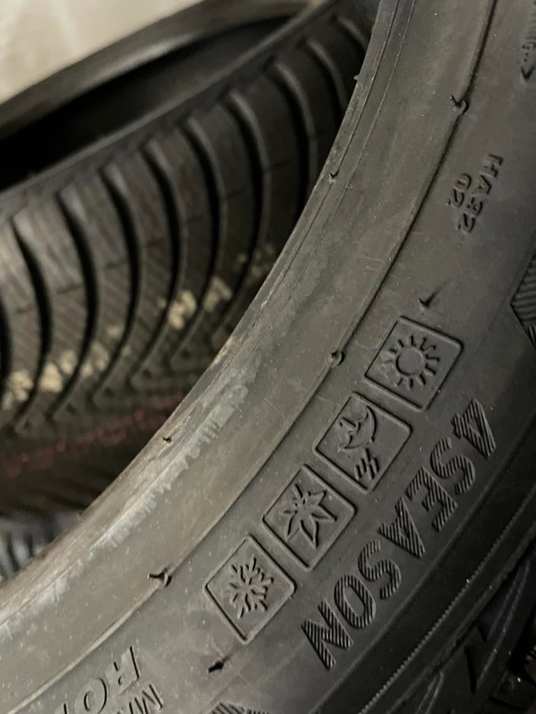 205 45 r17 All Season KUMHO ( Zo Goed Als Nieuw) 70 euro, Ophalen, Nieuw, 17 inch, Band(en)