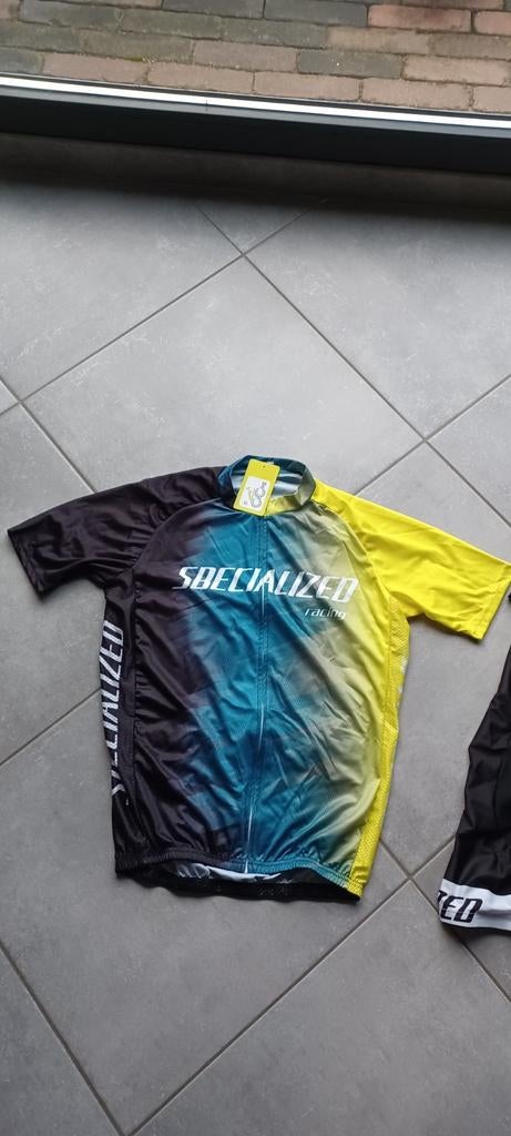 Nieuw met prijskaart wielren pak/ fietspak 2 delig, Sport en Fitness, Wielrennen, Ophalen of Verzenden, Nieuw, Helm