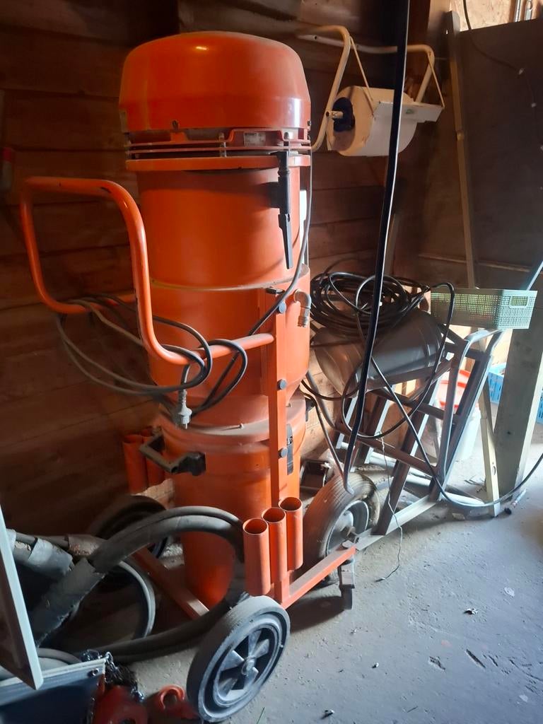 Industriële Stofzuiger voor Bouw, Ophalen