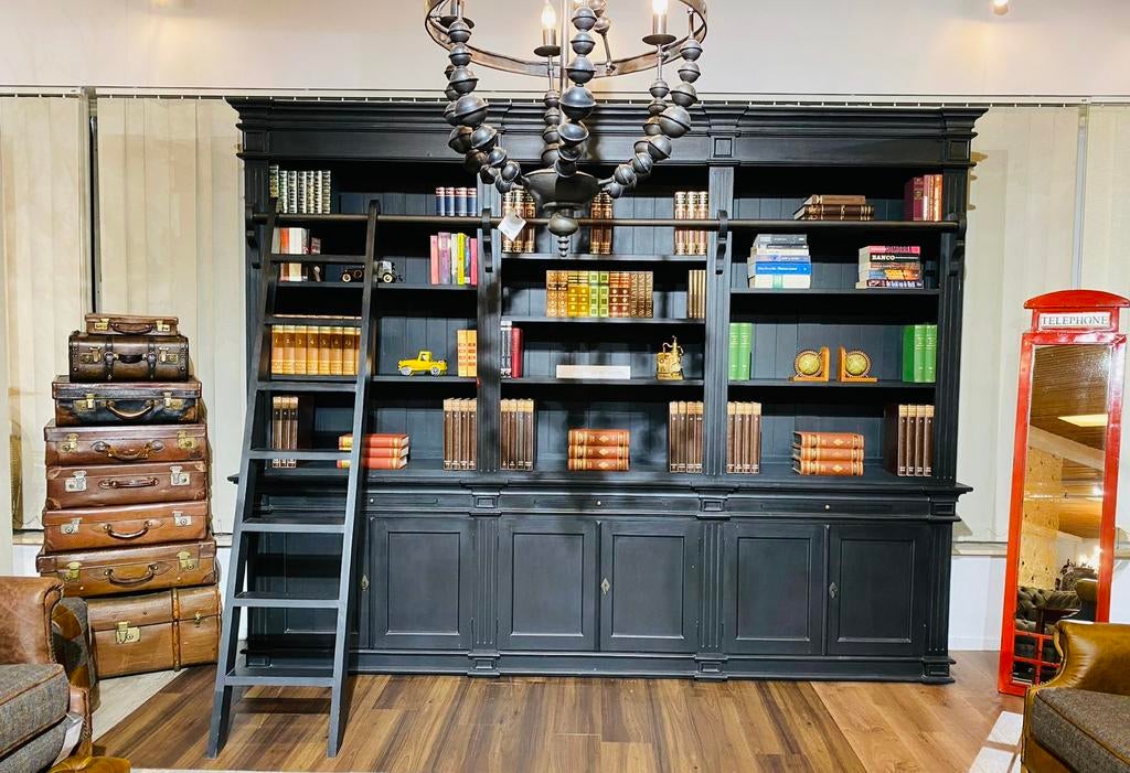 Klassieke Engelse boekenkast – 300x240 cm zwart chesterfield, Ophalen of Verzenden, Zo goed als nieuw, 25 tot 50 cm, 200 cm of meer