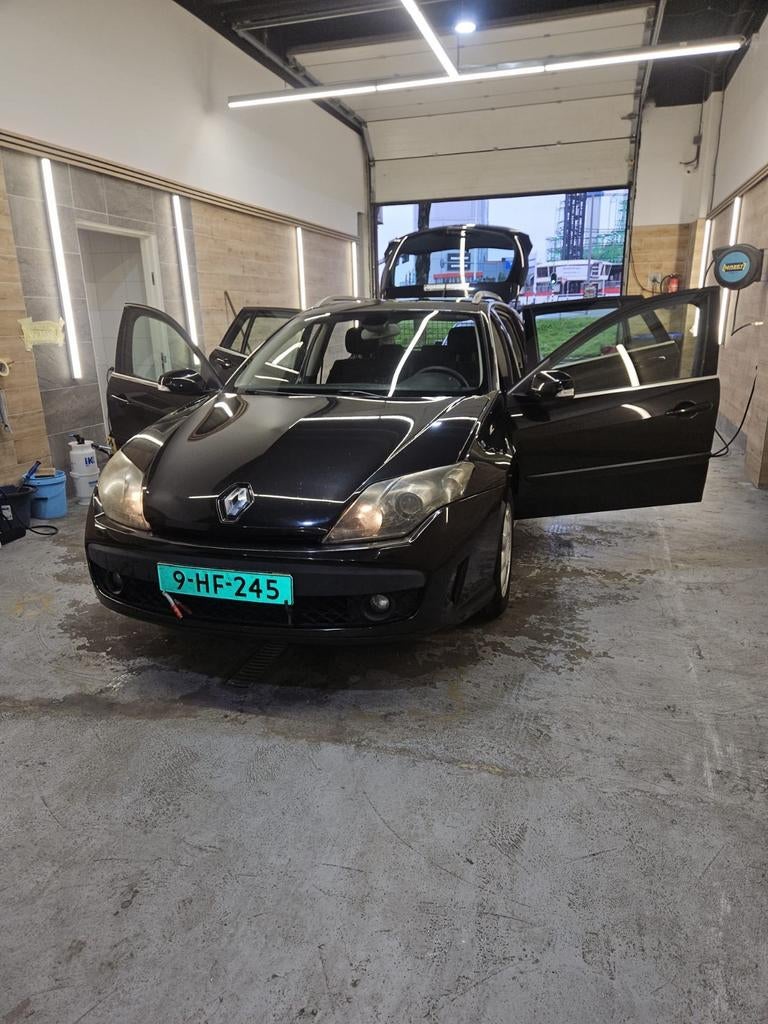 Renault Laguna 2.0 16V 103KW Estate 2010 Zwart, Auto's, Laguna, 74 €/maand, 4 cilinders, Zwart