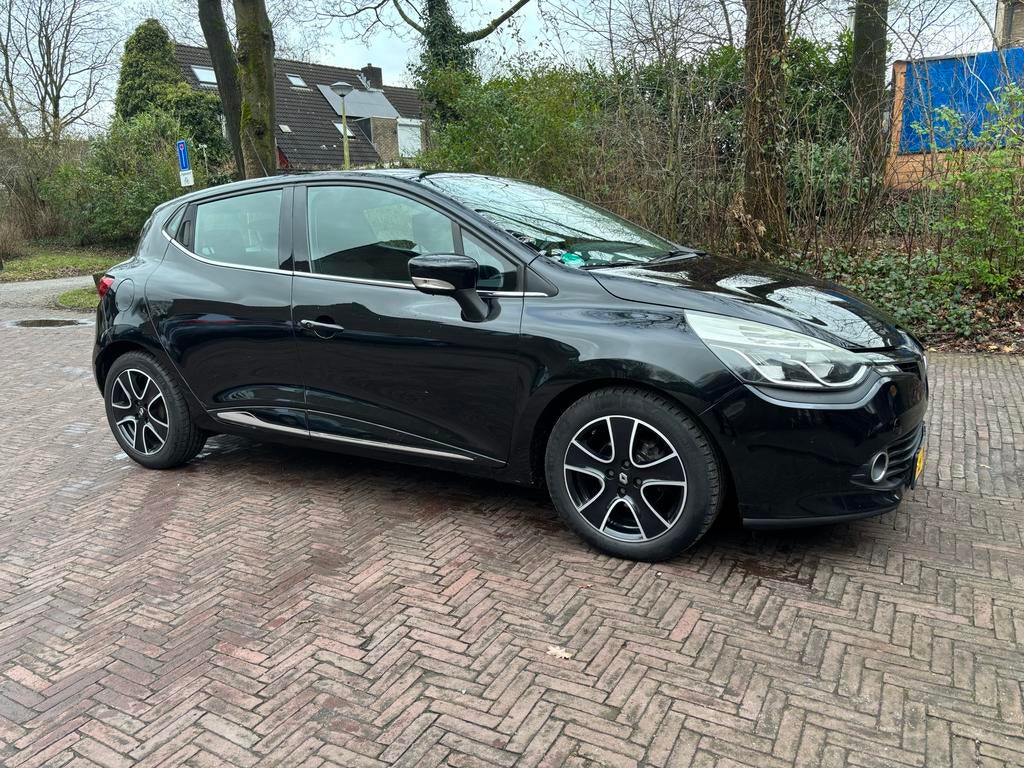 Renault Clio 0.9 TCE 66KW 5-DRS 2014 Zwart, Voorwielaandrijving, 898 cc, 40 €/maand, 540 kg