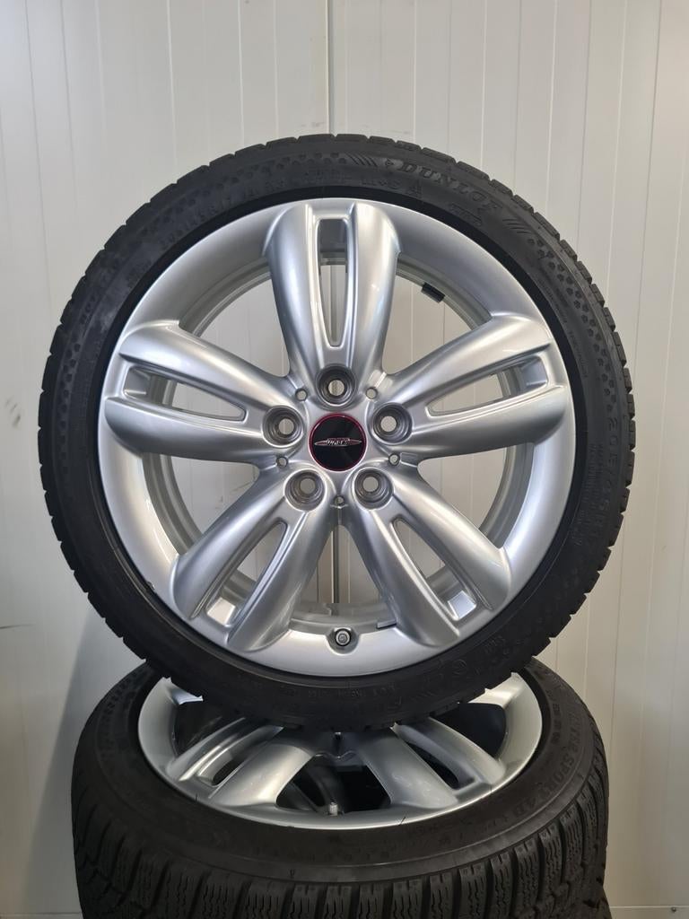 17' Mini Cooper F55 F56 F57 Styling 501 JCW met winterbanden