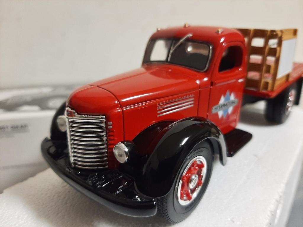 International KB-8 Truck.First Gear schaal 1:34., Hobby en Vrije tijd, Modelbouw | Auto's en Voertuigen, Nieuw, Truck, Groter dan 1:32