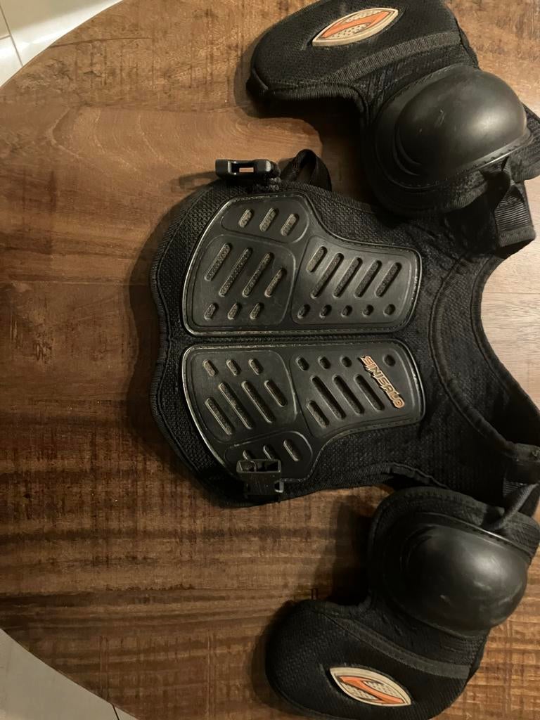 Sinisalo bodyprotector kids, Motoren, Kleding | Motorkleding, Motorcrosskleding, Kinderen, Tweedehands, Ophalen of Verzenden