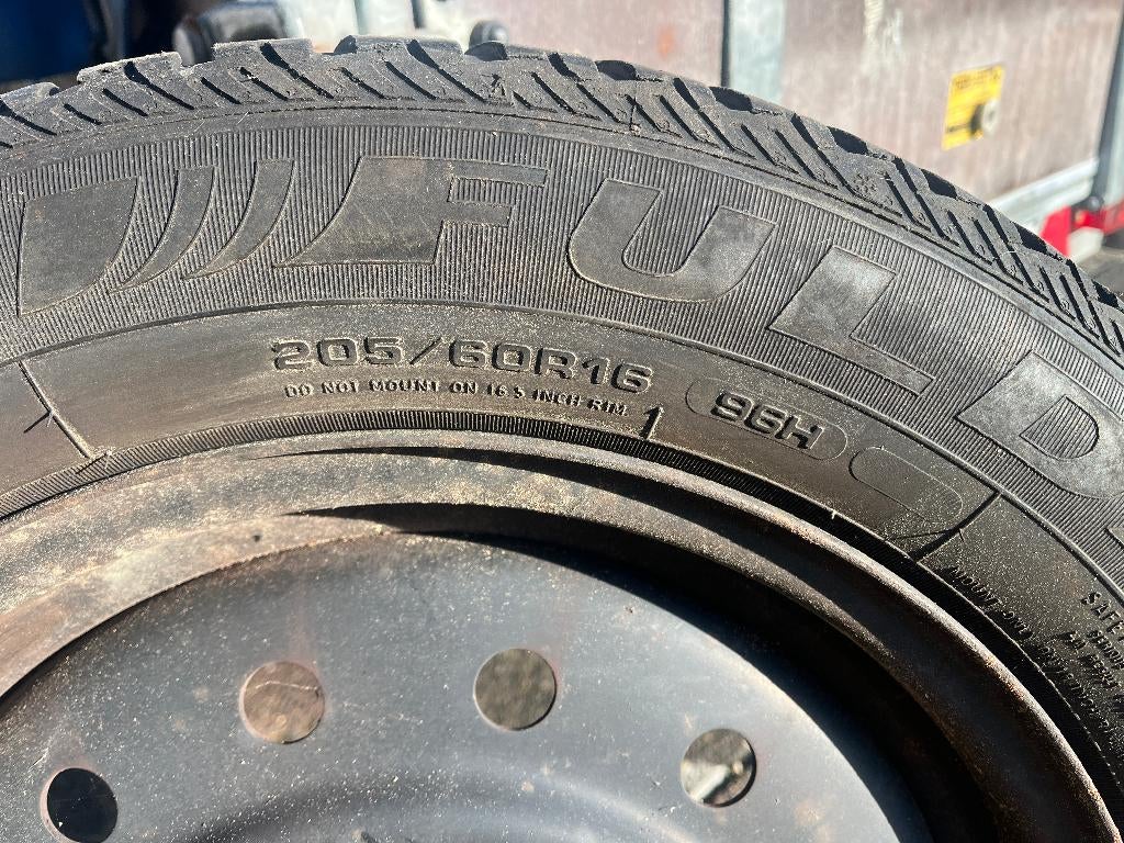 Velgen met winterbanden 205/60/R16, Auto-onderdelen, Banden en Velgen, Gebruikt, 16 inch, Banden en Velgen, Personenwagen