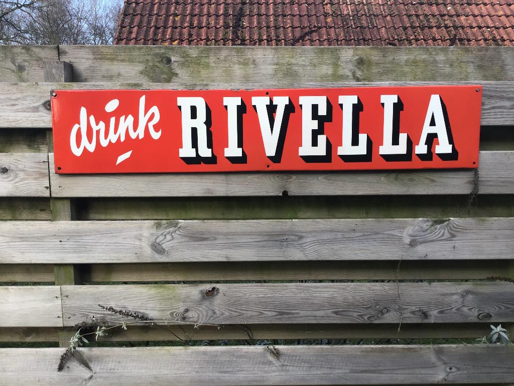 Rivella emaille reclamebord, Verzamelen, Ophalen, Zo goed als nieuw, Reclamebord