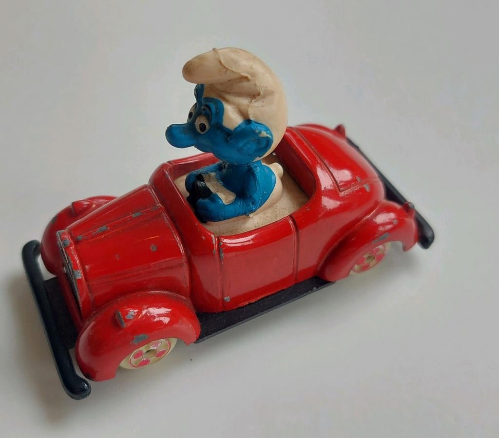 Smurf in rode auto 0001 1983, Verzamelen, Ophalen of Verzenden, Gebruikt
