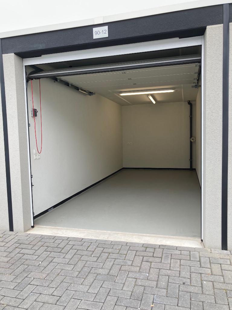 VOORDELIG: PER DIRECT TE HUUR: Opslag, Garage, Tilburg 7x3x3, Auto diversen, Autostallingen en Garages