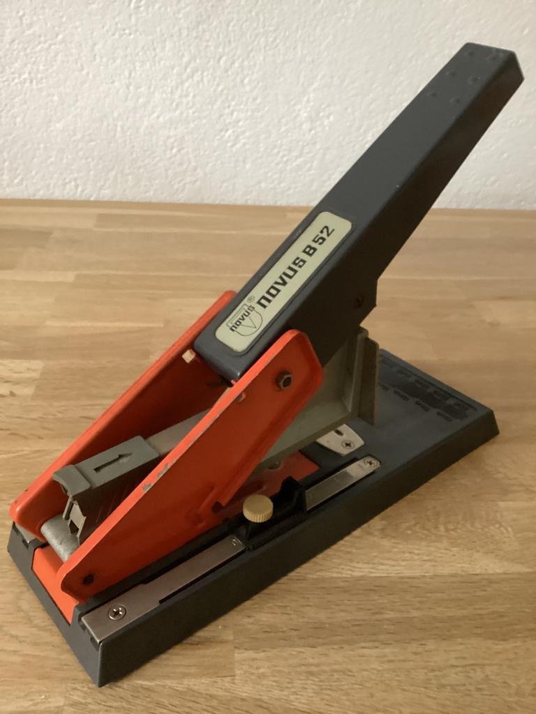 NOVUS. B52. Nietapparaat, Ophalen of Verzenden, Gebruikt