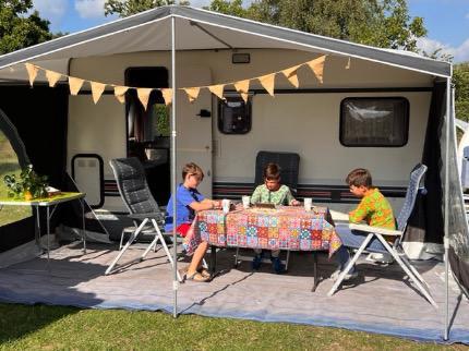 Te huur: Burstner Club met luifel inventaris + fietsendrager