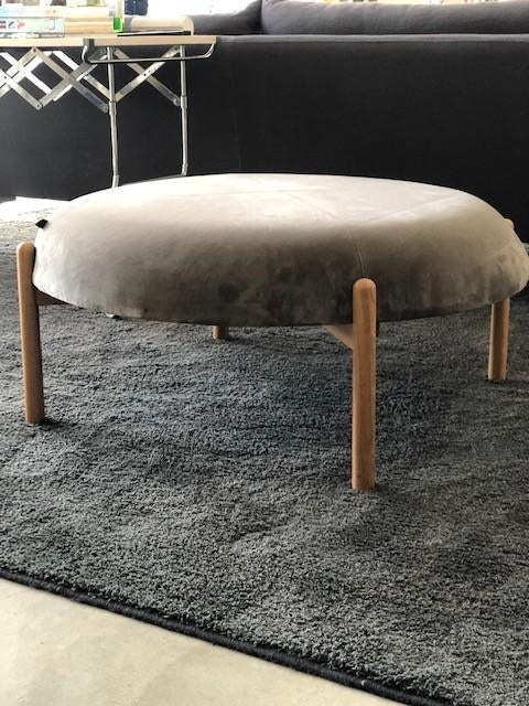 Sofacompany, ronde poef grijs velours, Ophalen, Scandinavisch design, Rond, Nieuw