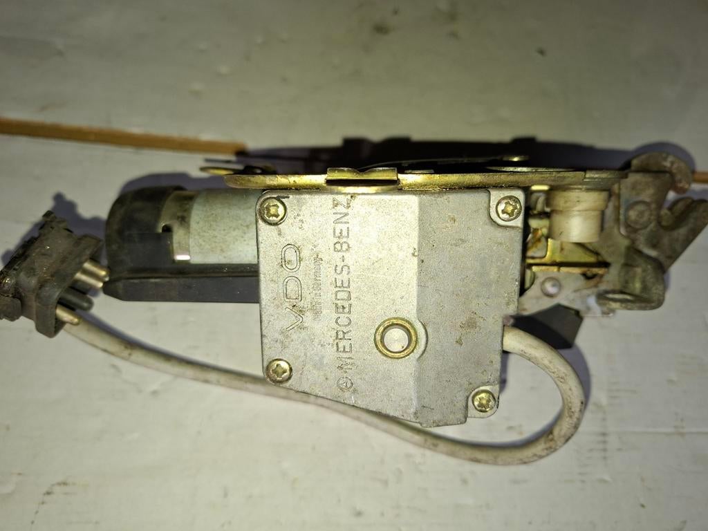 Mercedes VDO Centrale Deurvergrendeling Pomp – W116 / W123, Ophalen of Verzenden, Nieuw, Mercedes-Benz
