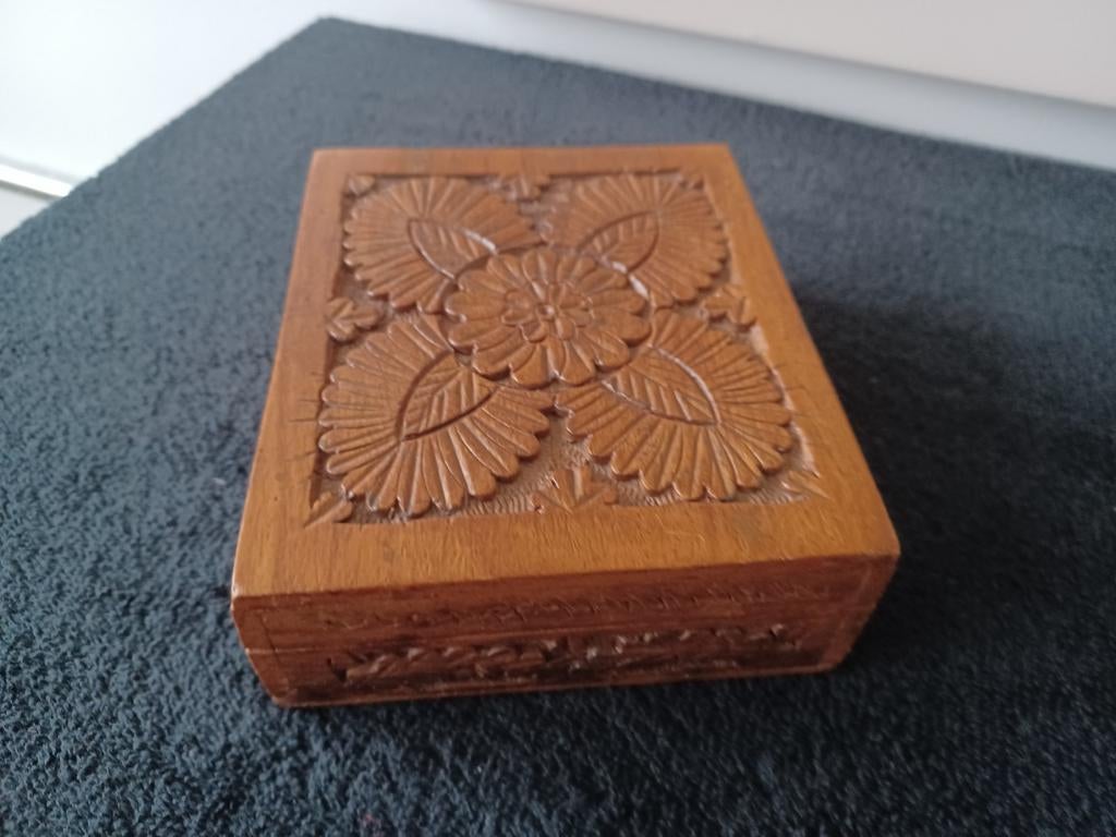 Houten vintage doosje/ houtsnijwerk Indonesië  J 60, Minder dan 50 cm, Gebruikt, Minder dan 50 cm, Ophalen of Verzenden