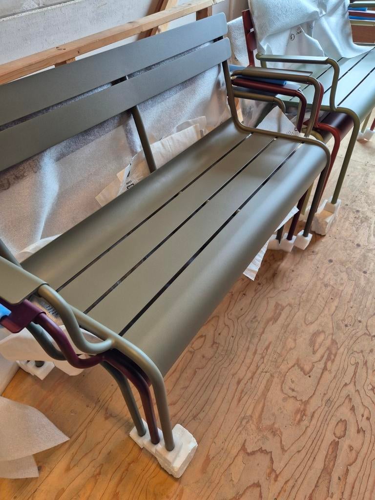 Nieuwe fermob Luxembourg tuinbank Met armleuning div kleuren, Ophalen, Nieuw