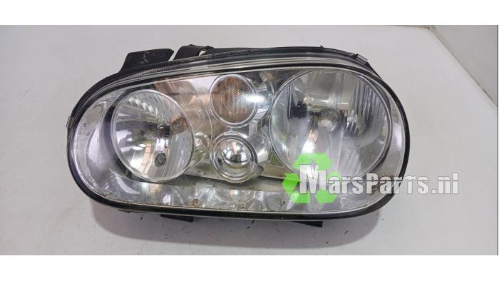 Koplamp links van een Volkswagen Golf