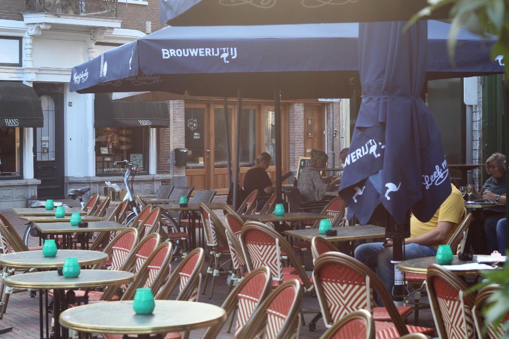 Sfeervol cafe / lunchroom met bovenverdieping, ter overname