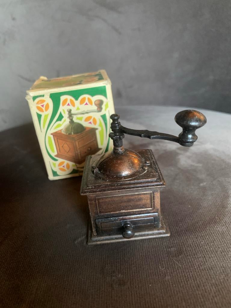 Vintage PlayMe Koperen Miniatuur Koffiemolen met Doosje