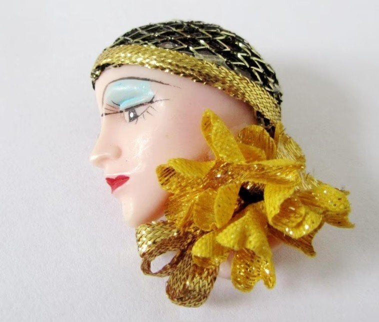 Vintage Prachtige broche dame met hoed en mooie kraag, Verzenden, Zo goed als nieuw, Overige materialen