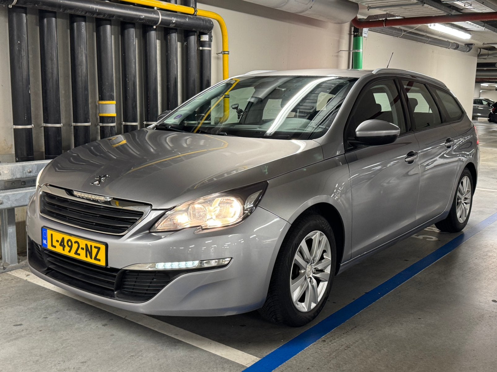 Peugeot 308 1.2 E-thp 130pk 2016 Grijs (Distrib=vervangen), Auto's, Voorwielaandrijving, Zwart, 1199 cc, 1165 kg
