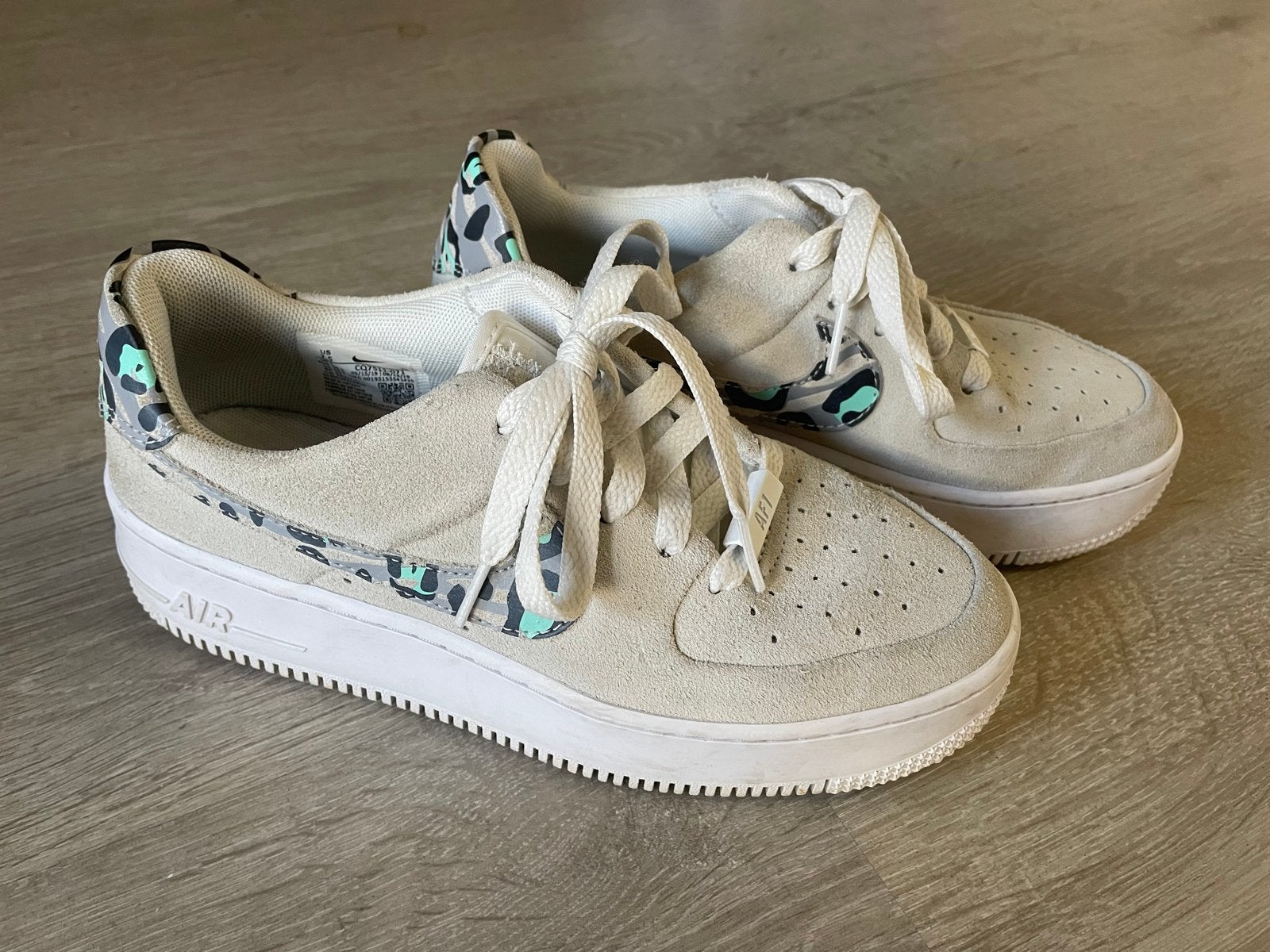 Nike Air Force 1 Sage Low Platform Sneakers Beige Luipaard, Beige, Ophalen of Verzenden, Sneakers of Gympen, Zo goed als nieuw