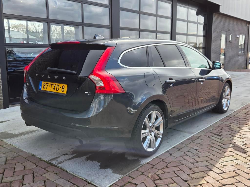 Volvo V60 1.6 T3 Momentum | Handel / Export | Clima | Cruise, Auto's, Voorwielaandrijving, Stof, Gebruikt, 4 cilinders