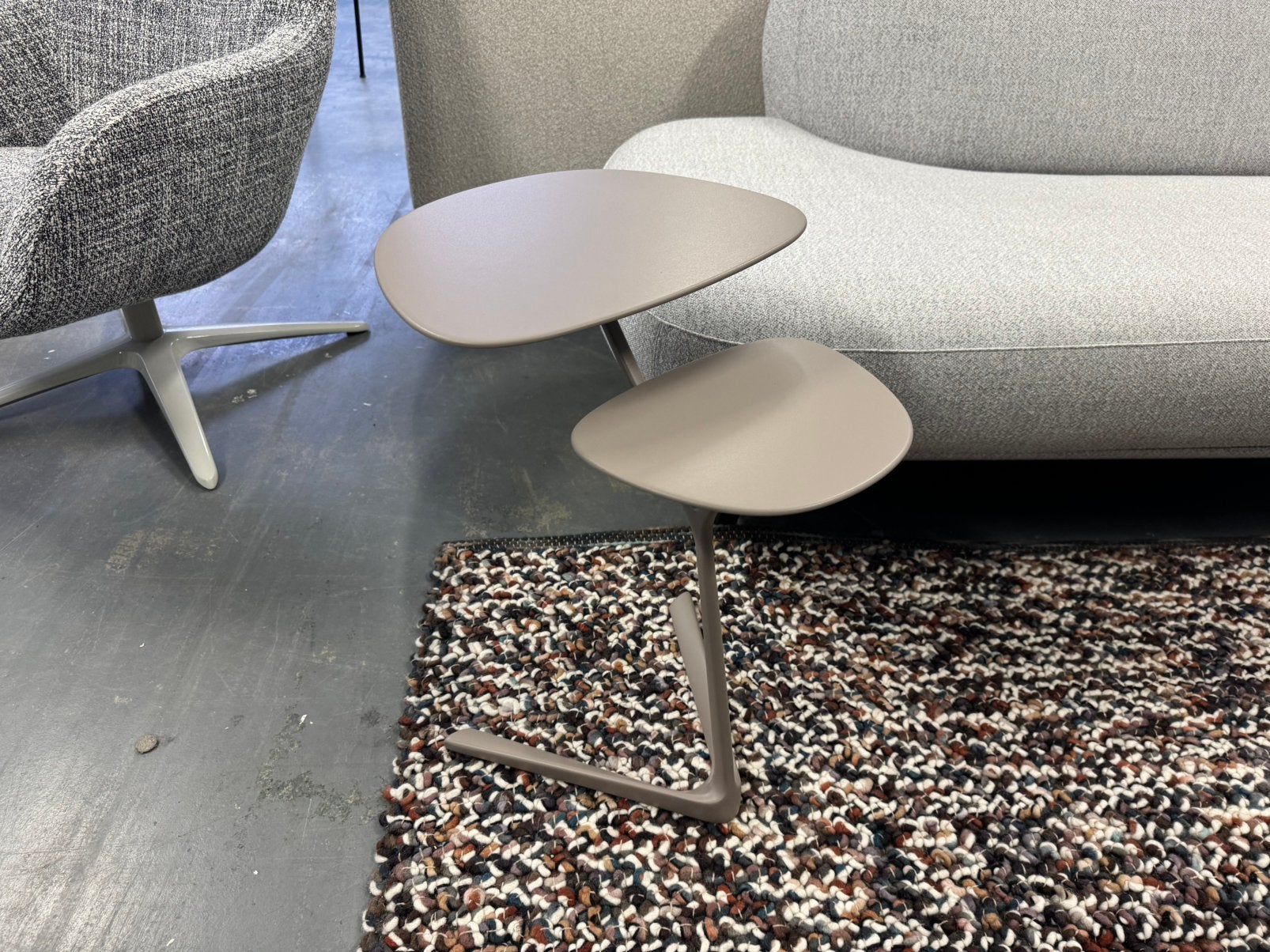 Showroommodel Leolux Portello | Spruzza 070 Taupe, Minder dan 55 cm, Leolux, Metaal of Aluminium, Nieuw