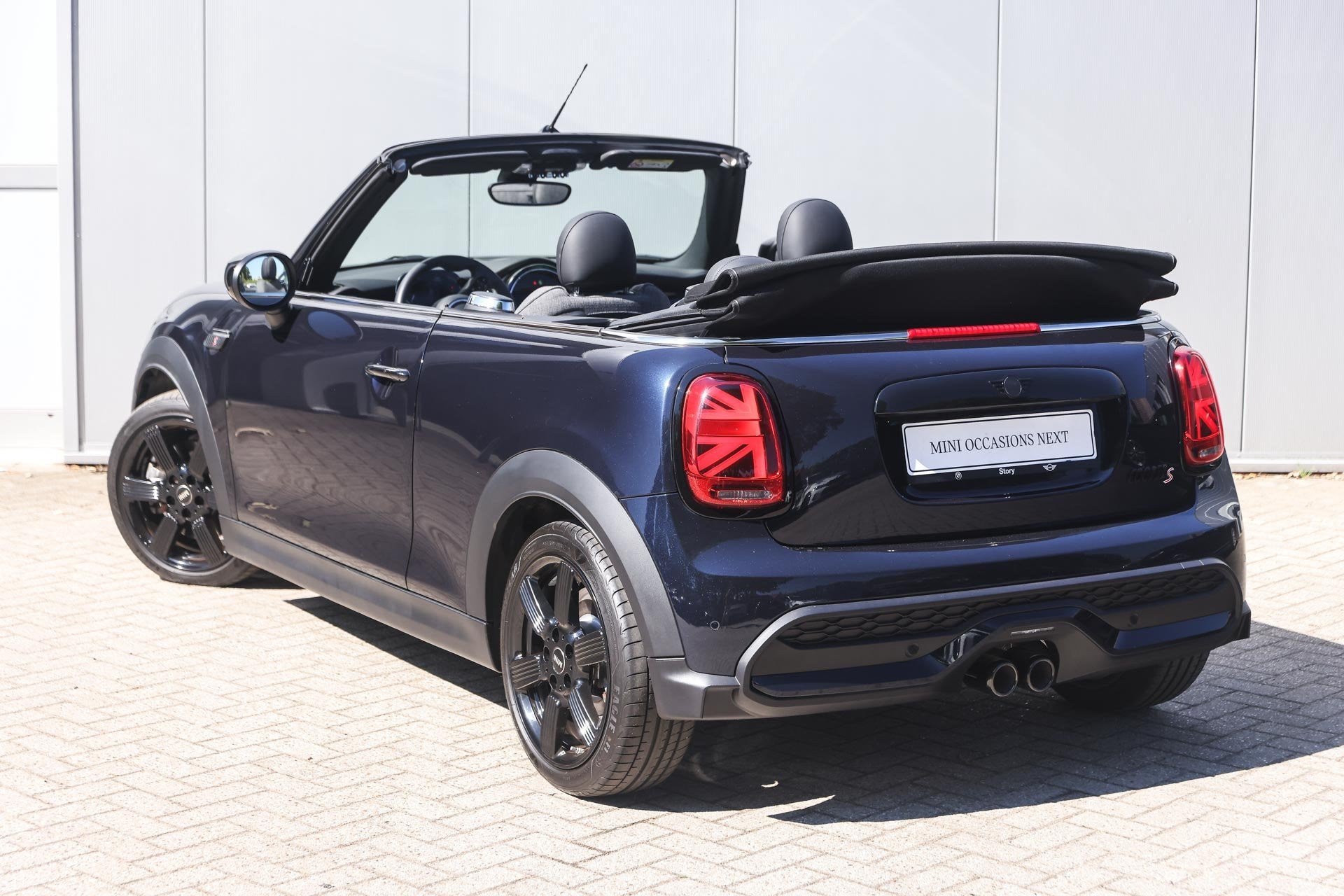 MINI Cabrio Cooper S Classic Automaat / Sportstoelen / Comfo, Auto's, Mini, 1998 cc, 1300 kg, Gebruikt, Zwart