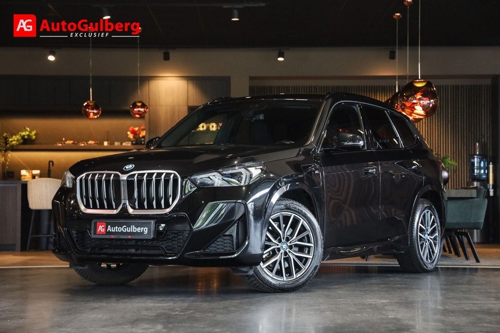 BMW X1 xDrive25e High Exe M-Sport, ACC, Head-Up, 360 Cam, Bm, Auto's, BMW, Gebruikt, Zwart, Zwart, Bedrijf
